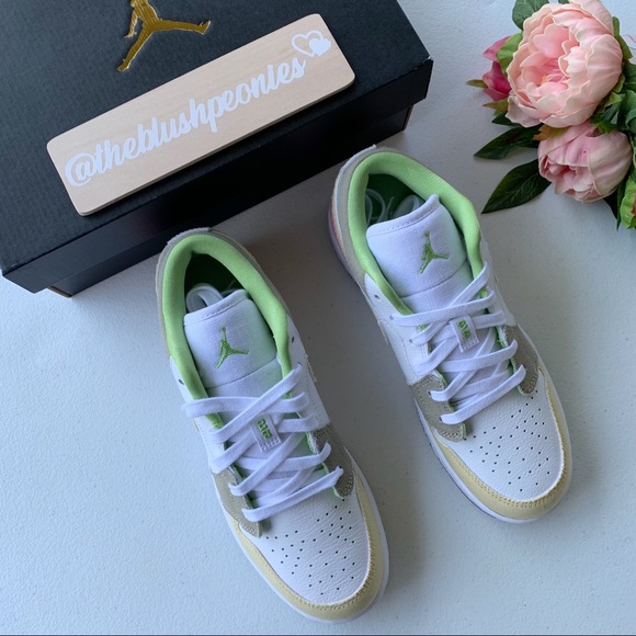 Air Jordan 1 Low NWT - Picture 10 of 11